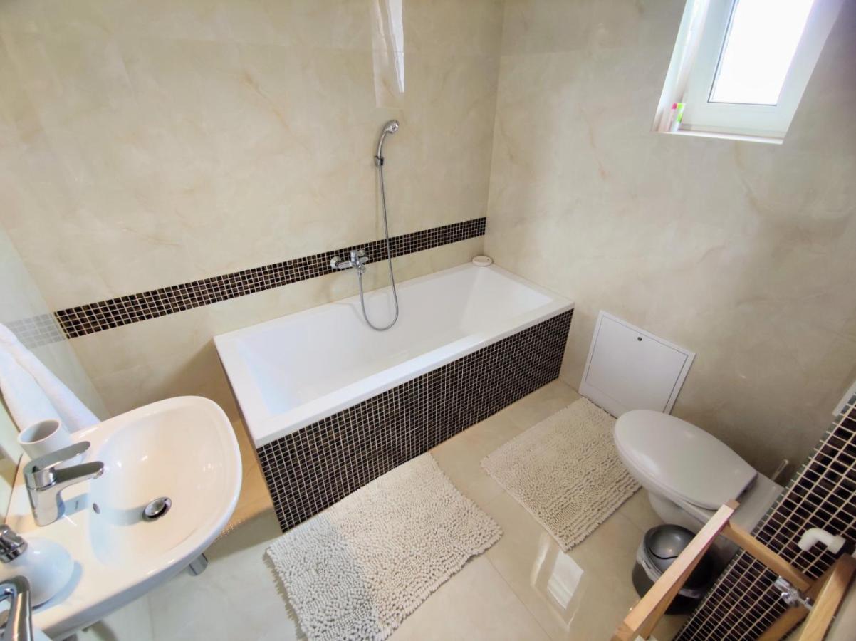 Comfort Apartment For 6 & Loggia & Free Parking Zilina Exterior photo